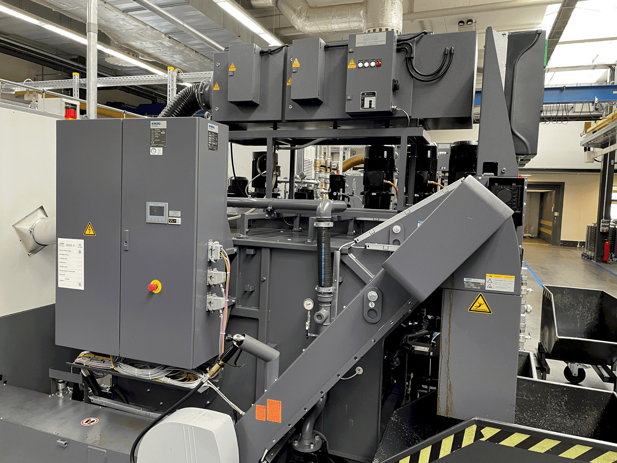 Front view of KNOLL KF 400/3400 machine