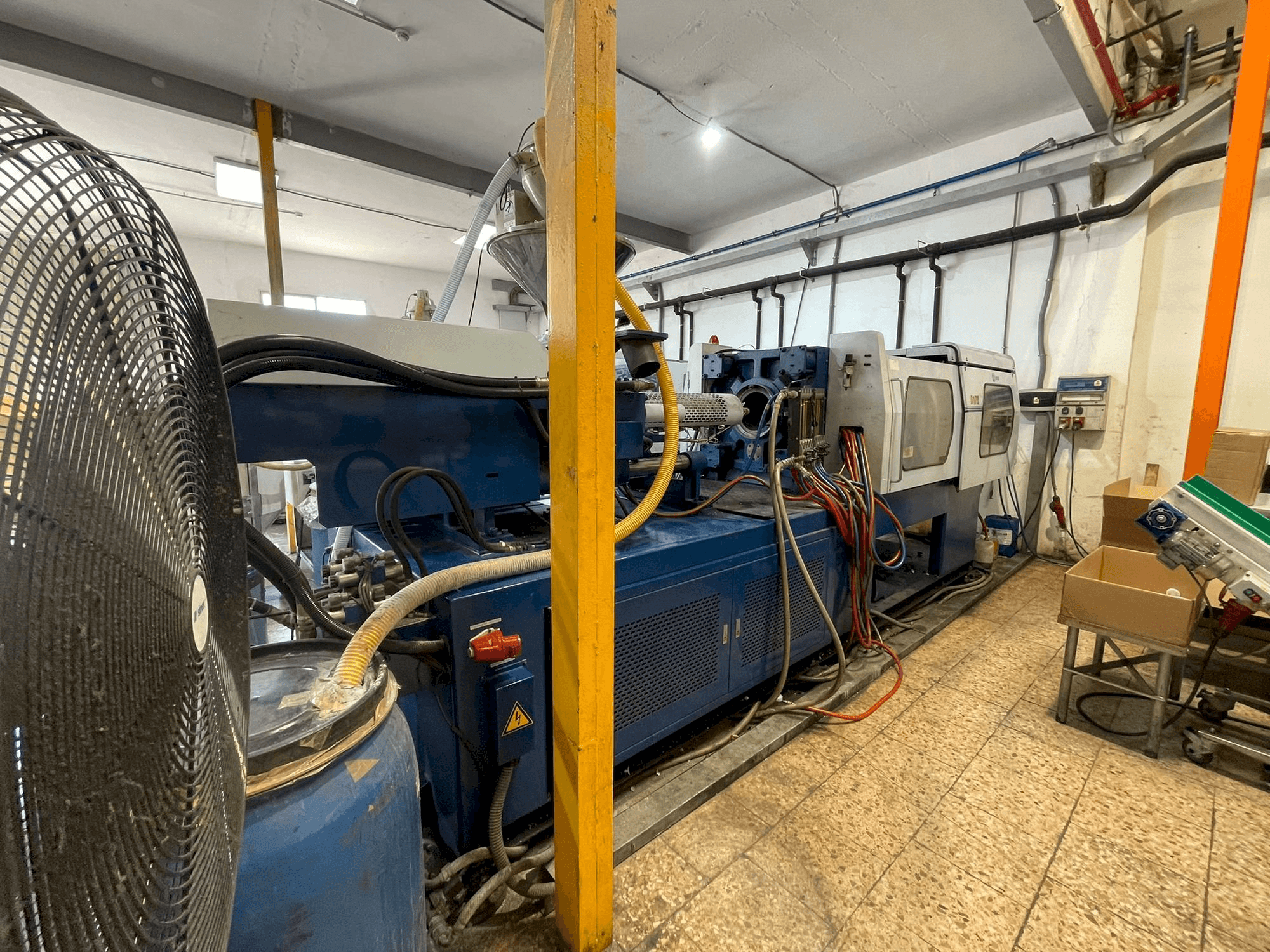 Left side view of Euroinj D170 machine