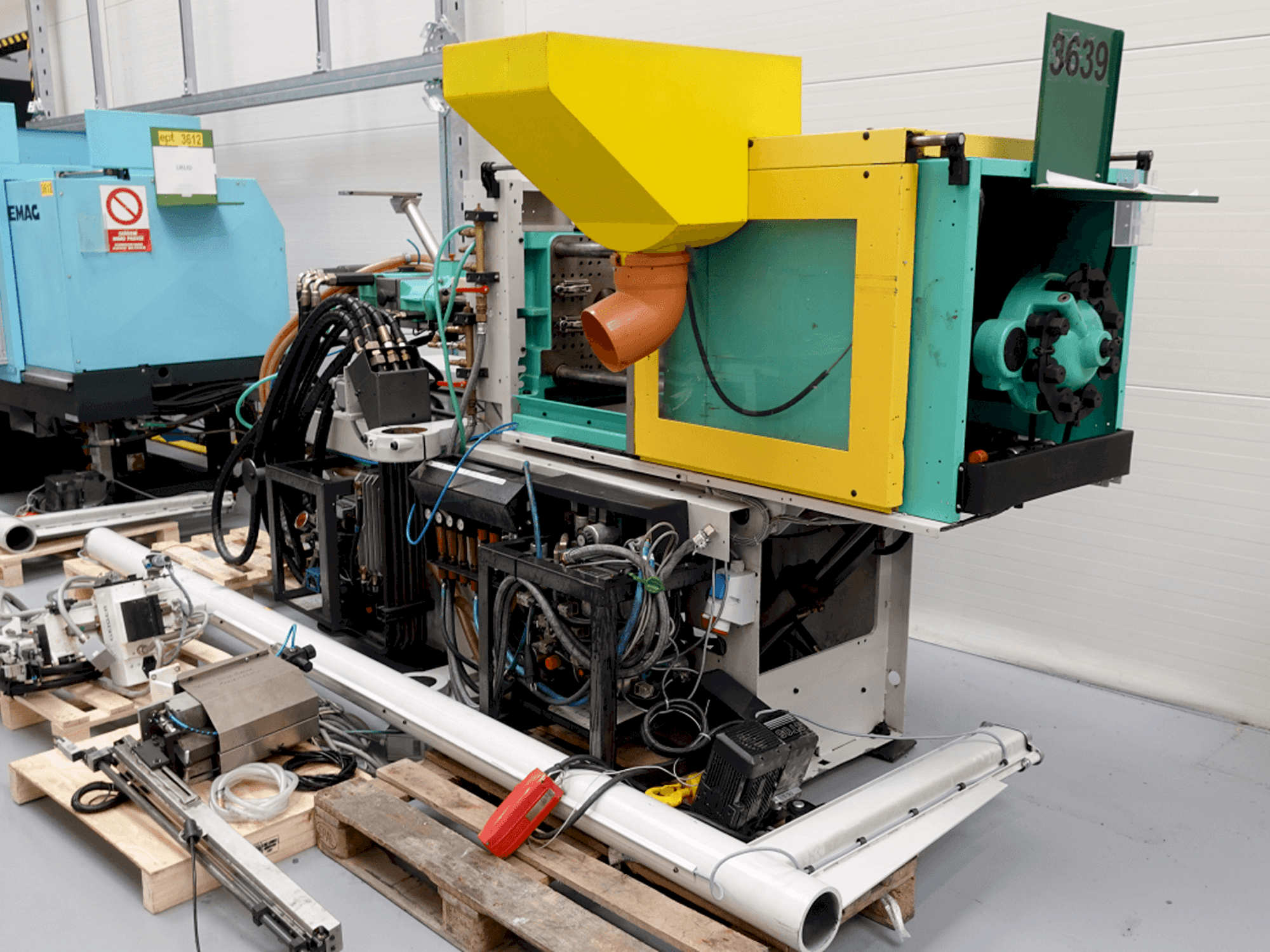 Front view of Arburg ALLROUNDER 320C–500–100U machine