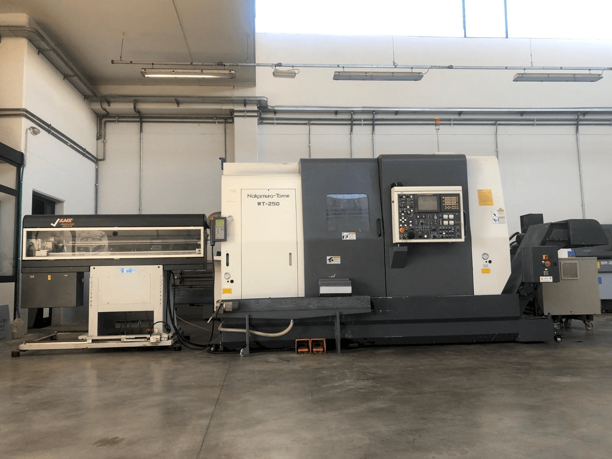Front view of NAKAMURA-TOME WT-250 MMY machine